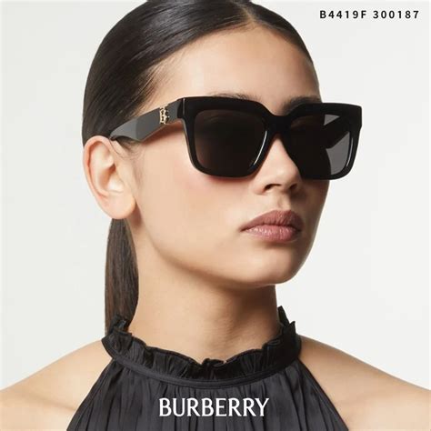 Burberry(名牌太陽眼鏡 / 墨鏡) .